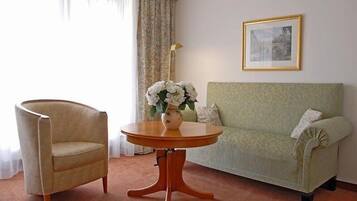 Apartment, Balcony | In-room safe, desk, blackout drapes, bed sheets