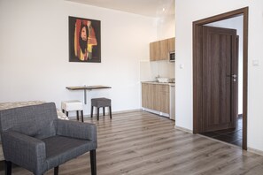 Comfort Apartment | Private kitchenette | Fridge, microwave, electric kettle, toaster - Garden apartments (Prešov)