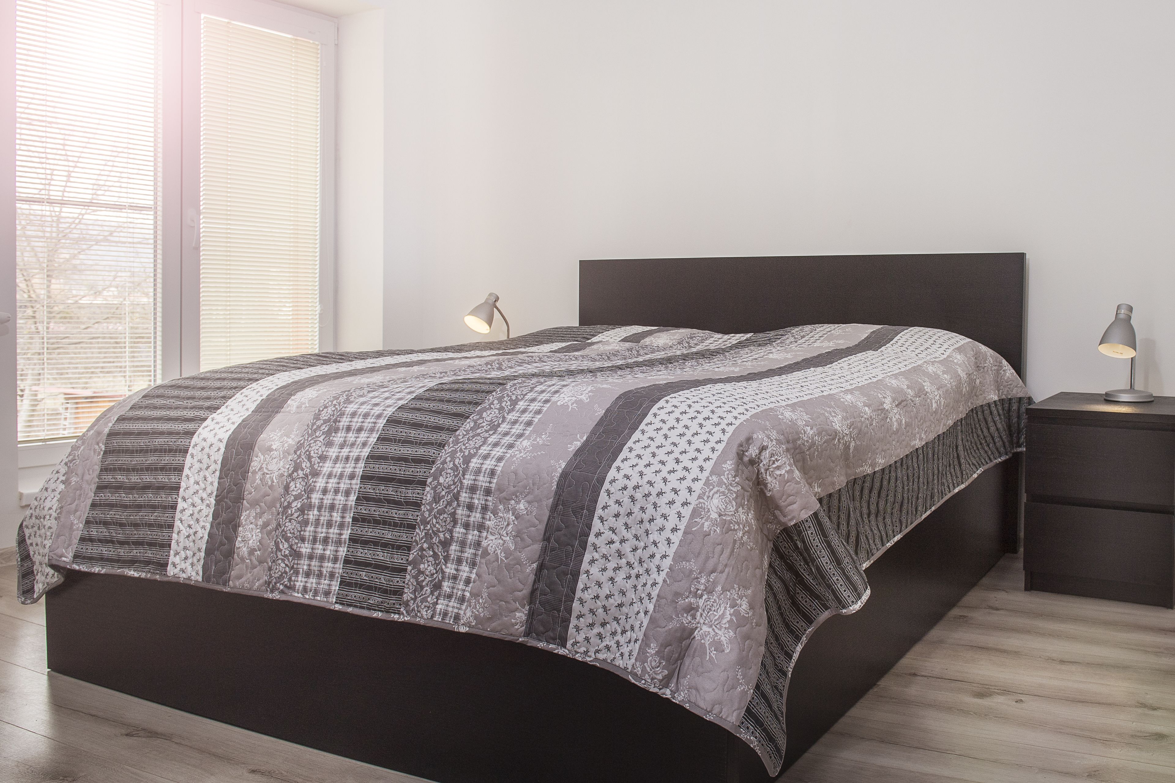 Design-Apartment | Bügeleisen/Bügelbrett, kostenlose Babybetten, Zustellbetten