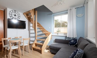 Deluxe Apartment (Dwupoziomowy Czteroosobowy) | Hypo-allergenic bedding, blackout drapes, iron/ironing board, free WiFi