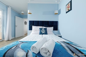 Leilighet – deluxe (Czteroosobowy z Balkonem Francuskim) | Allergitestet sengetøy, blendingsgardiner og strykejern/-brett