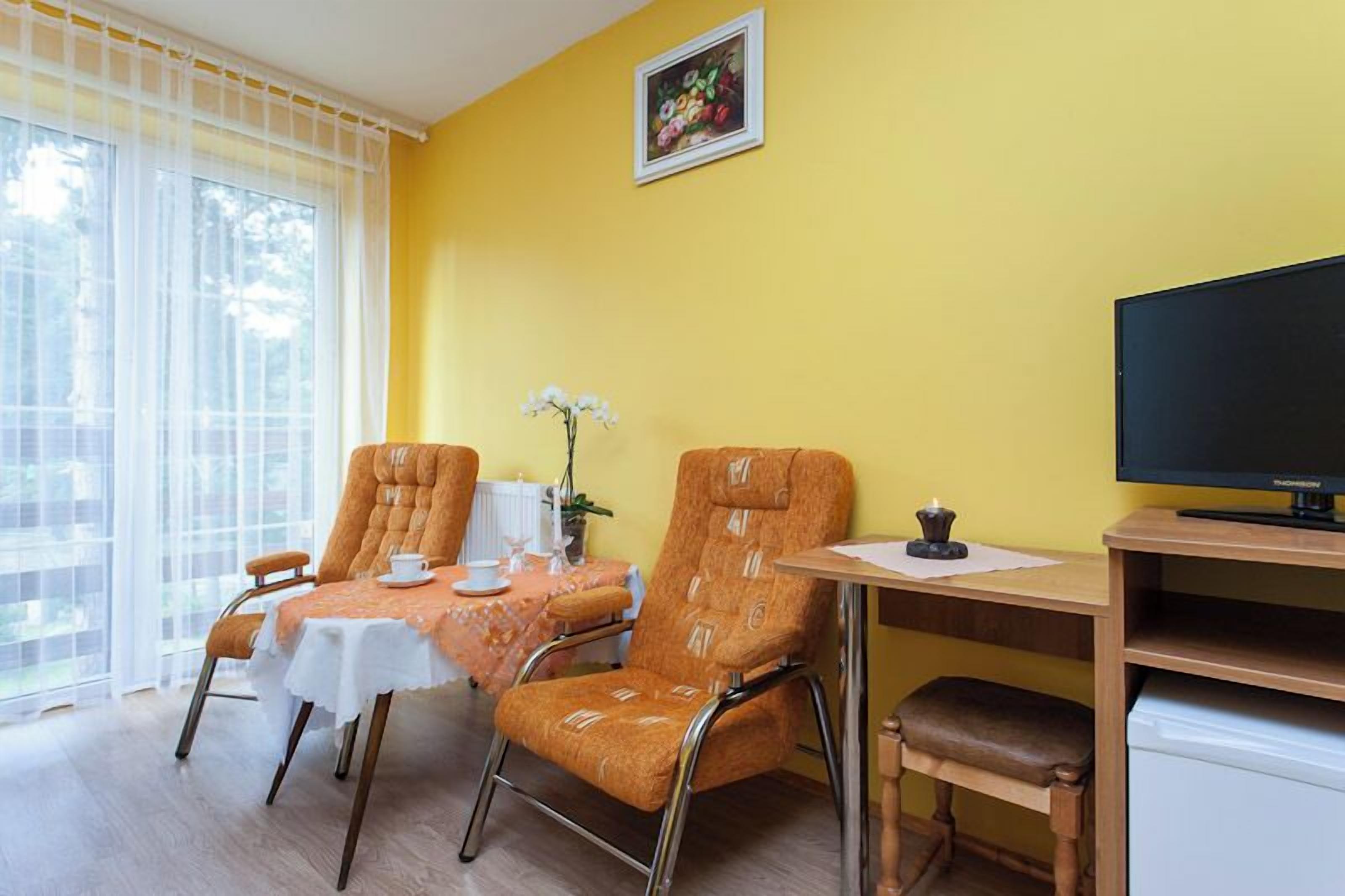 Chambre Double (6) | Literie hypoallergénique, rideaux occultants, fer et planche à repasser