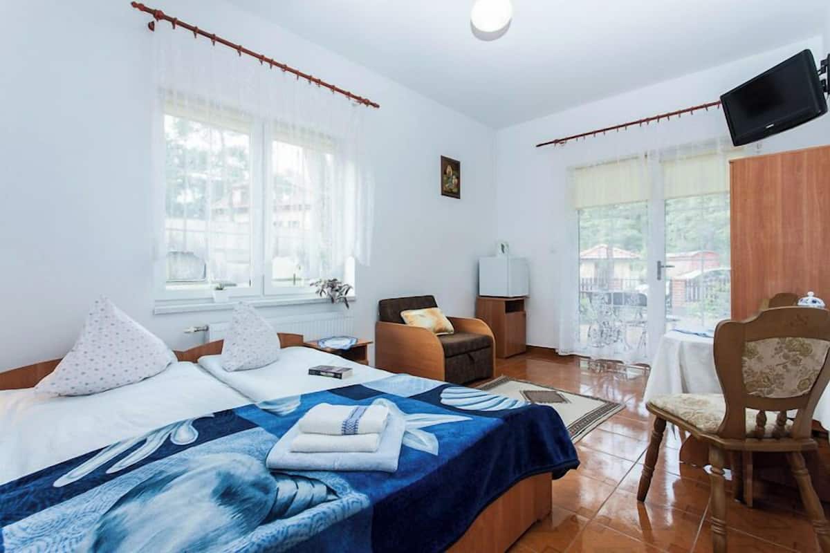 Habitación doble (10) | Ropa de cama hipoalergénica y cortinas blackout