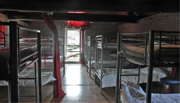 أسرّة أطفال/رضّع (مجانًا)