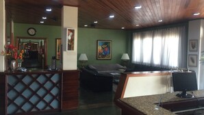 منصة إجراءات تسجيل الوصول/المغادرة