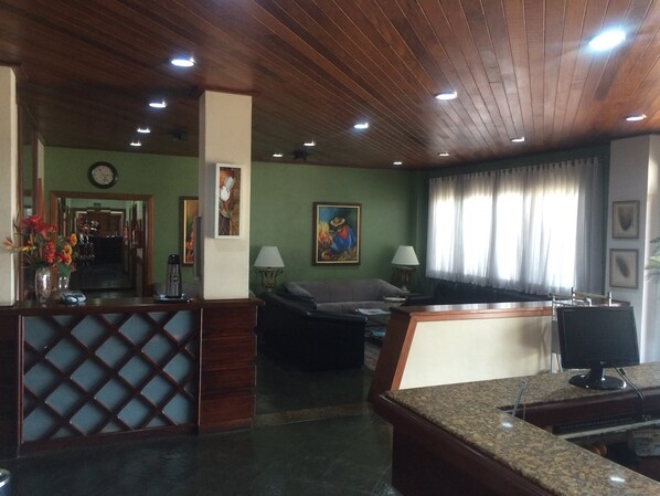 Check-in/check-out kiosk