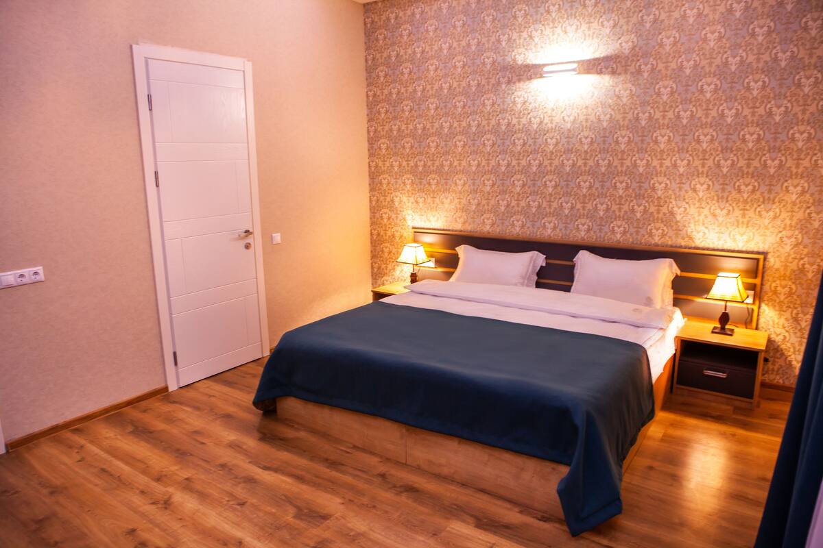 1 bedroom, in-room safe, desk, soundproofing