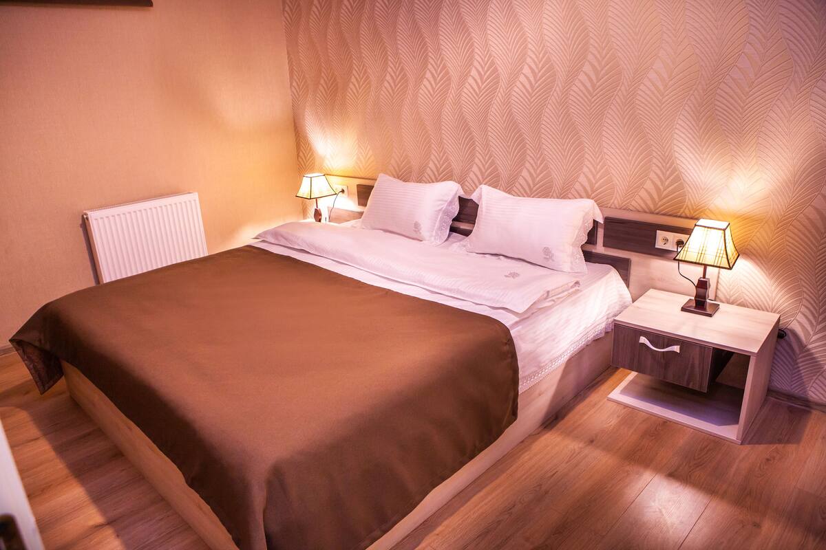 1 bedroom, in-room safe, desk, soundproofing