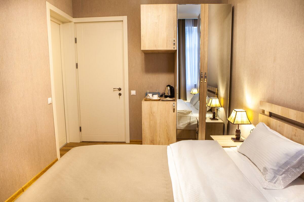 1 bedroom, in-room safe, desk, soundproofing