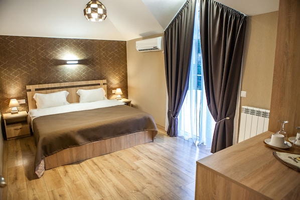 1 bedroom, in-room safe, desk, soundproofing