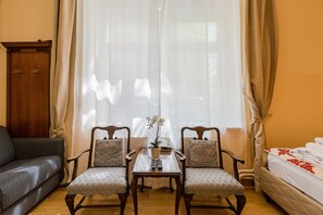 Schreibtisch, schallisolierte Zimmer, kostenloses WLAN, Bettwäsche