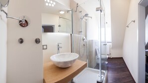 A modern bathroom with a large mirror, a bowl sink, a shower enclosure, and a toilet. - Hotel Restaurante Lorca (Weinsberg)