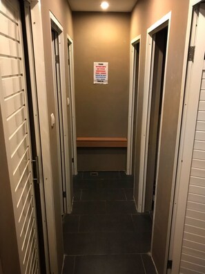 Basic Shared Dormitory | Bathroom - Tokyo Cubo - Hostel (Bandung)