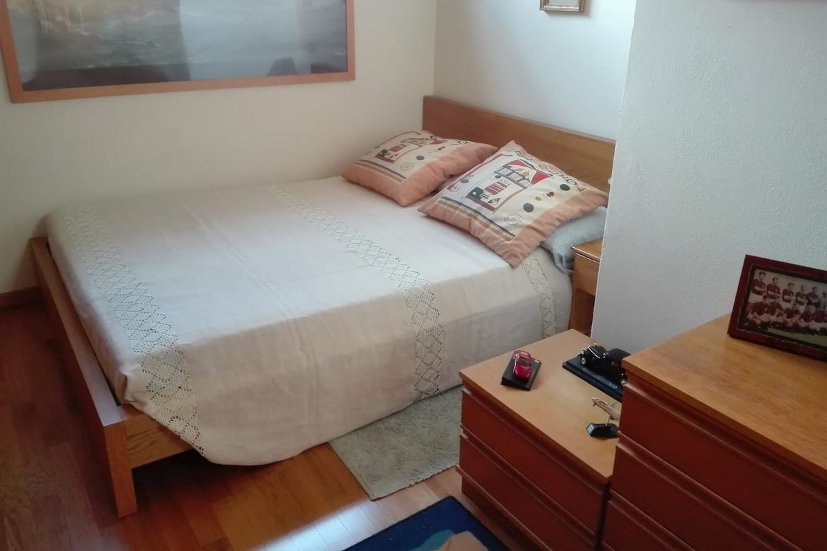 Basic Room, Non Smoking | Minibar, free WiFi, bed sheets