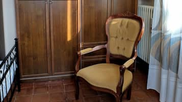 Chambre avec lits jumeaux | Minibar, Wi-Fi gratuit, draps fournis