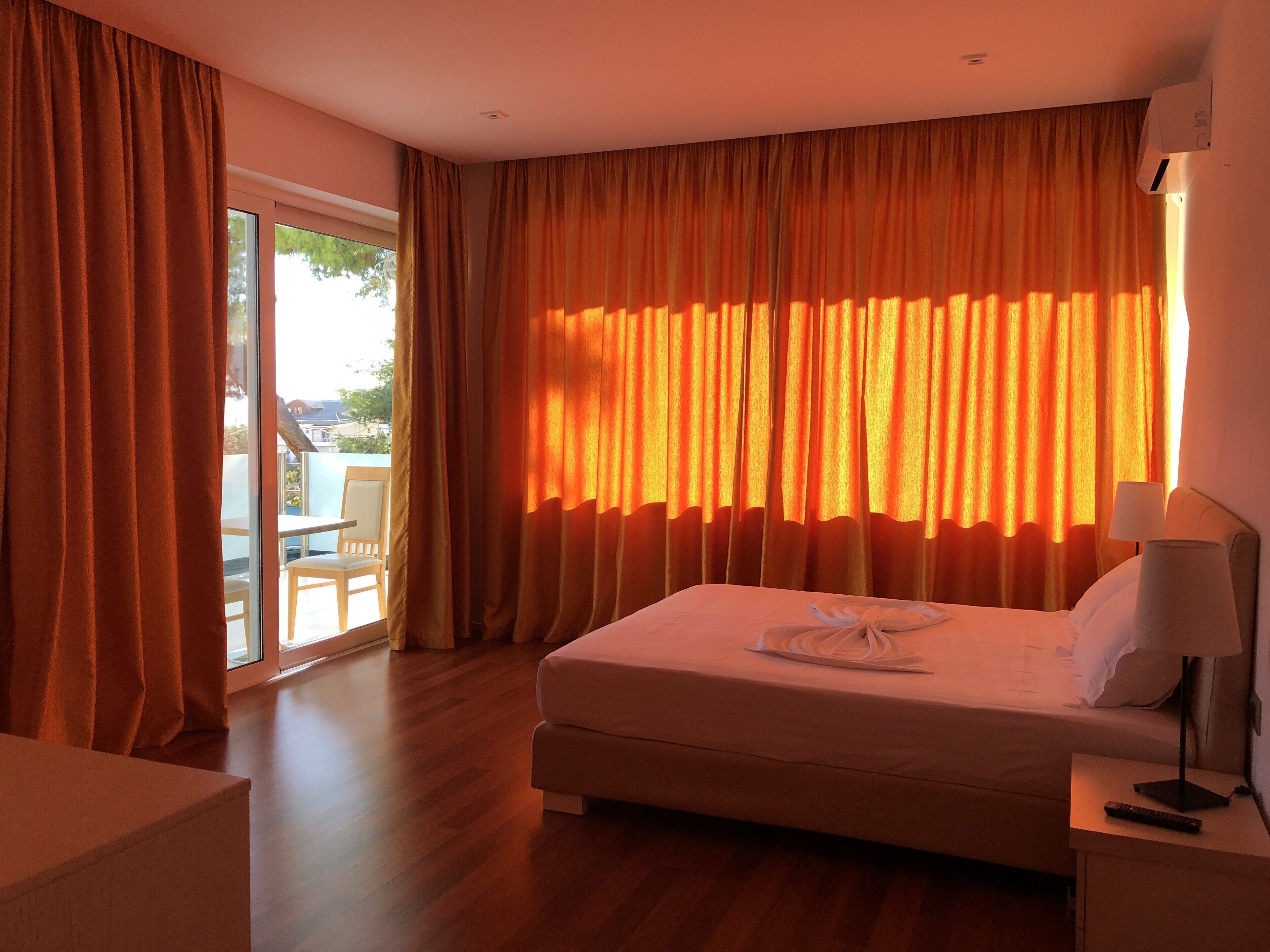 Foto - Nemesis Hotel