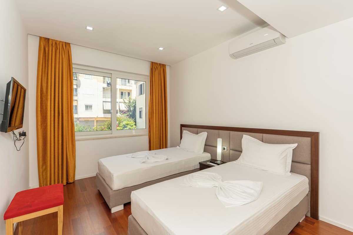 Quadruple Room, Sea View | Minibar, soundproofing, free WiFi, bed sheets