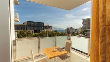 Doppelzimmer, Balkon | Minibar, schallisolierte Zimmer, kostenloses WLAN, BettwÀsche
