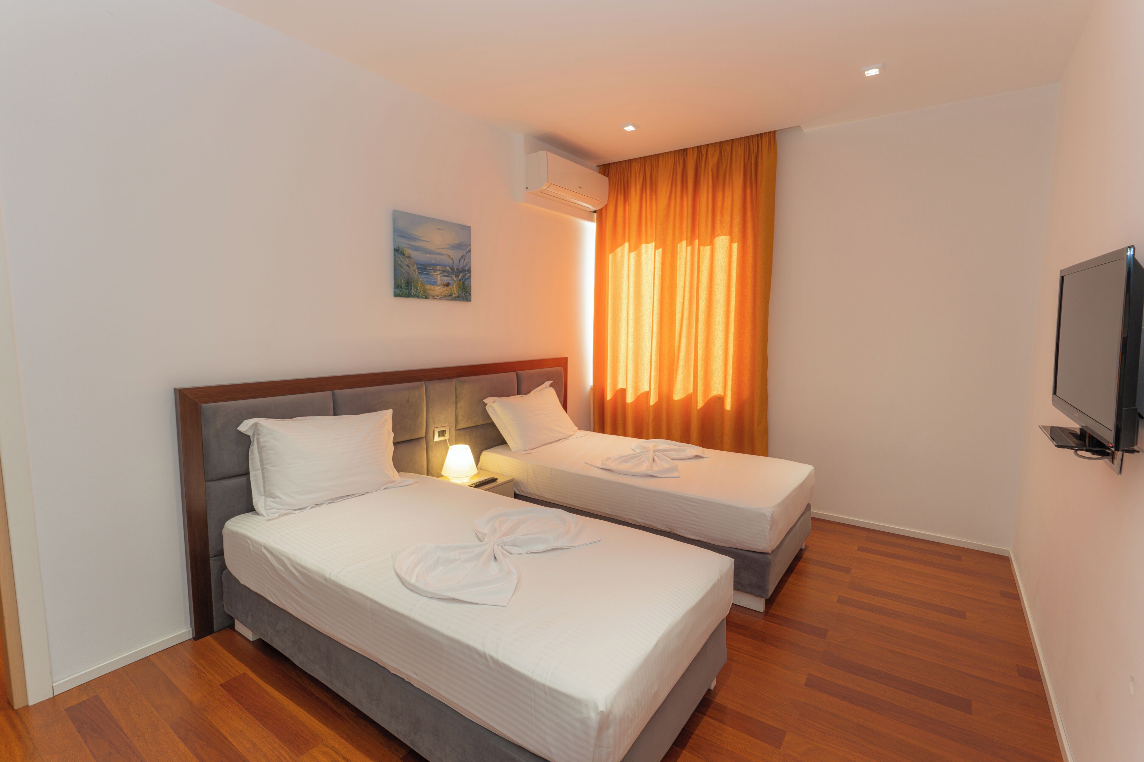 Minibar, soundproofing, free WiFi, bed sheets