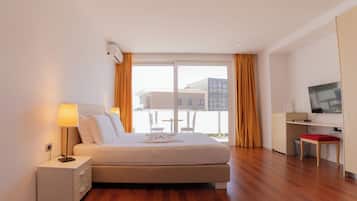 Frigobar, quartos à prova de som, Wi-Fi de cortesia, roupa de cama