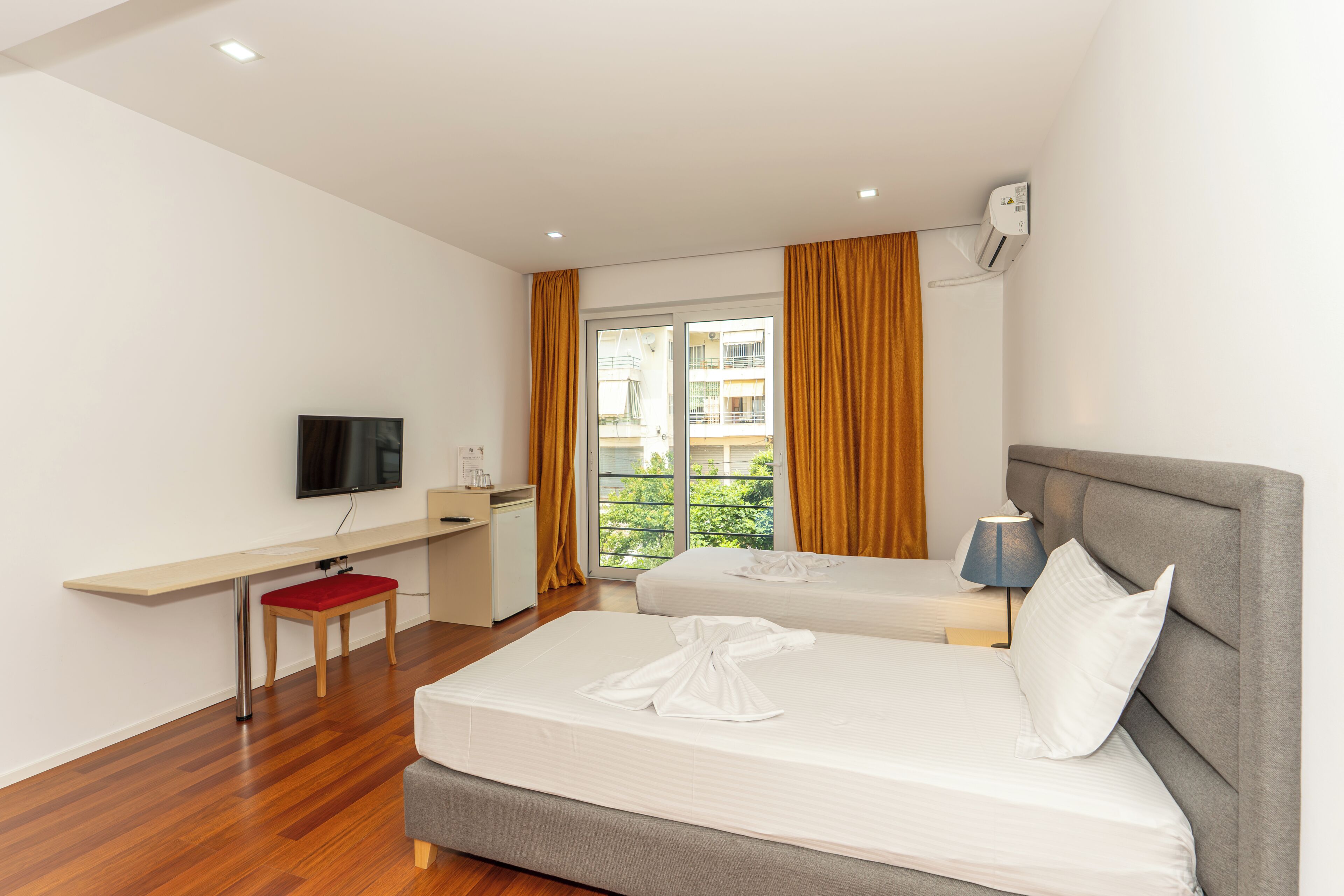 Foto - Nemesis Hotel