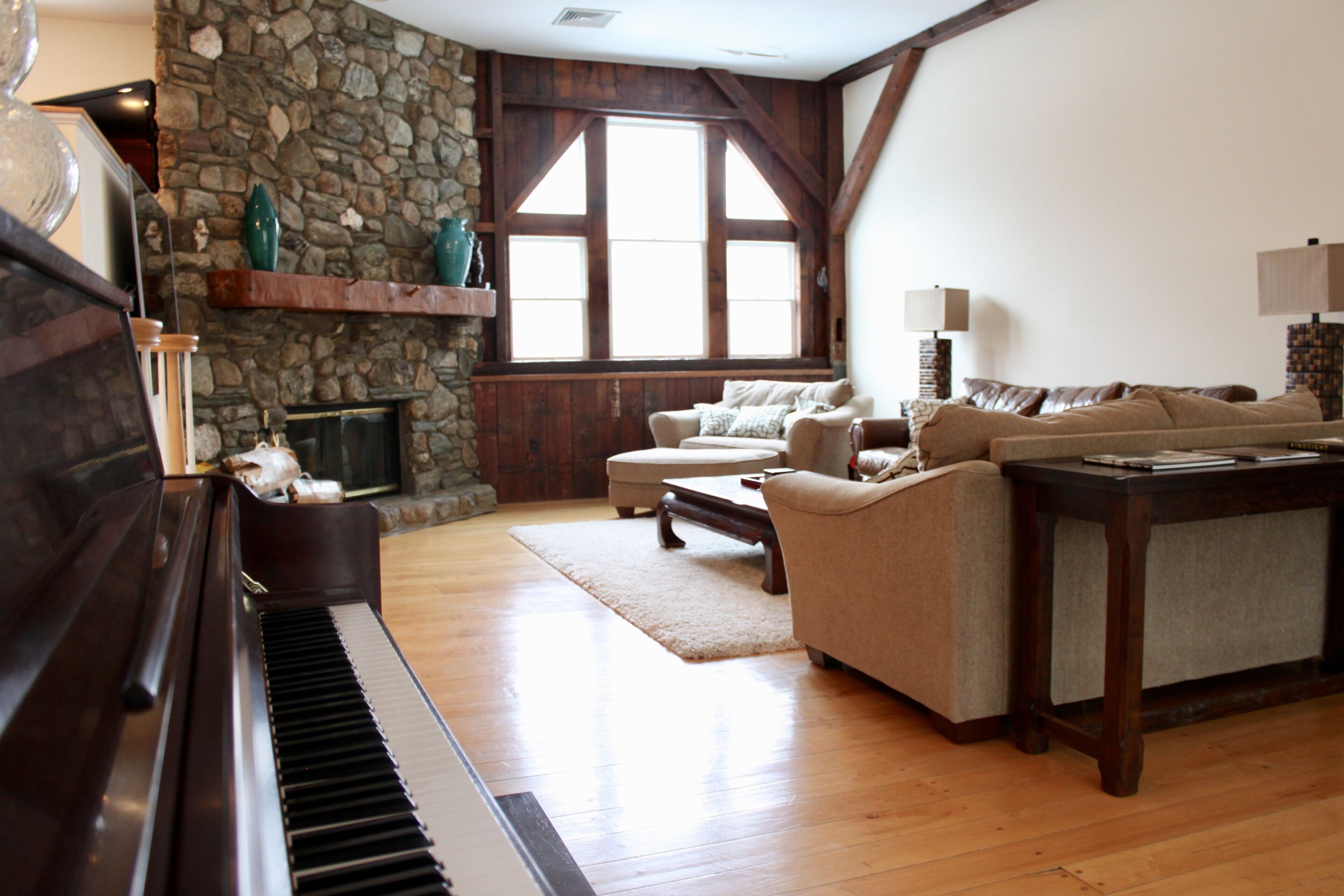 5 Bedroom 20 Acre Country Estate with a Pool in Hudson Valley / Dutchess County