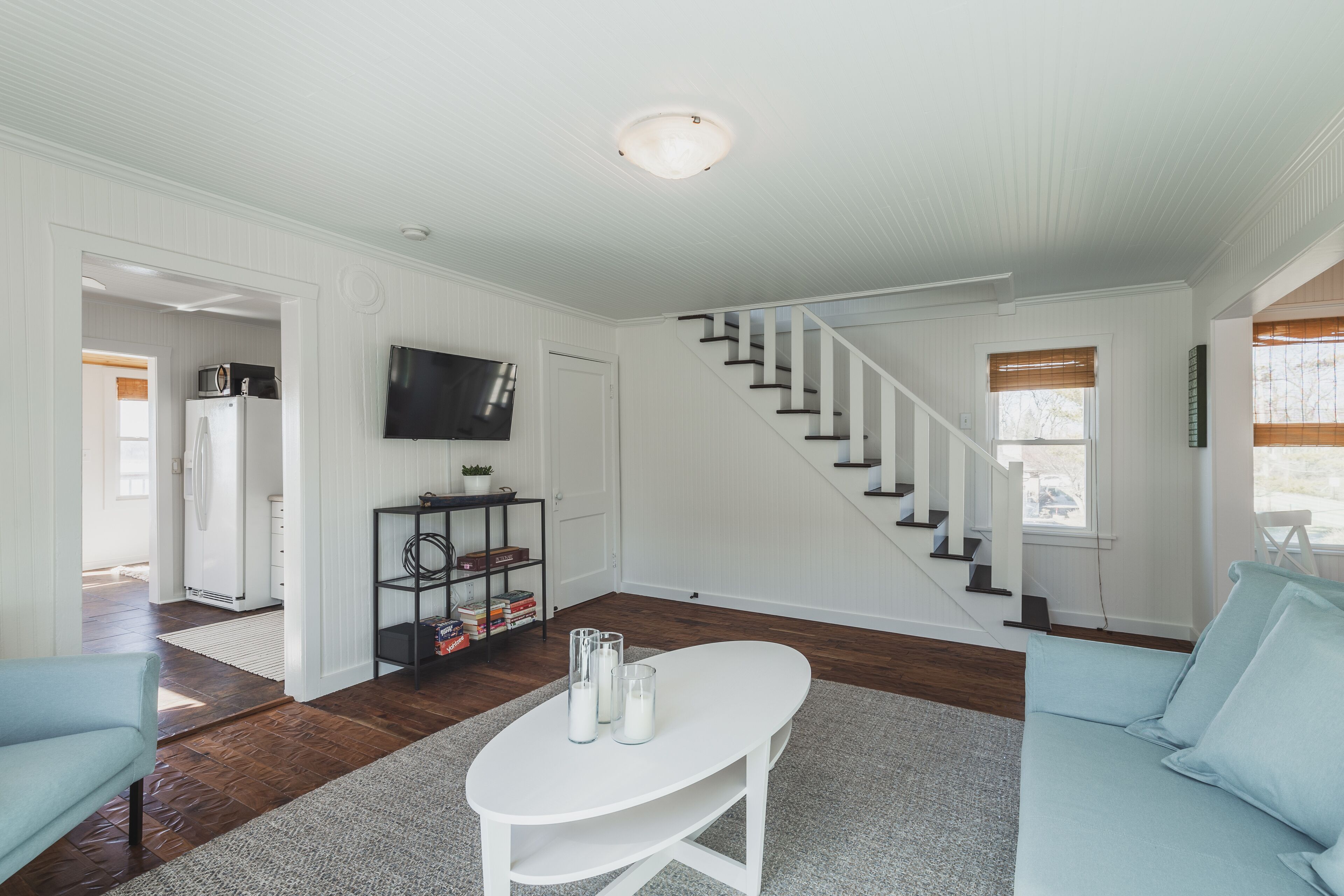 Lakeside Cottage with Inspiring Views! Master Bedroom & Lakeside Decks!