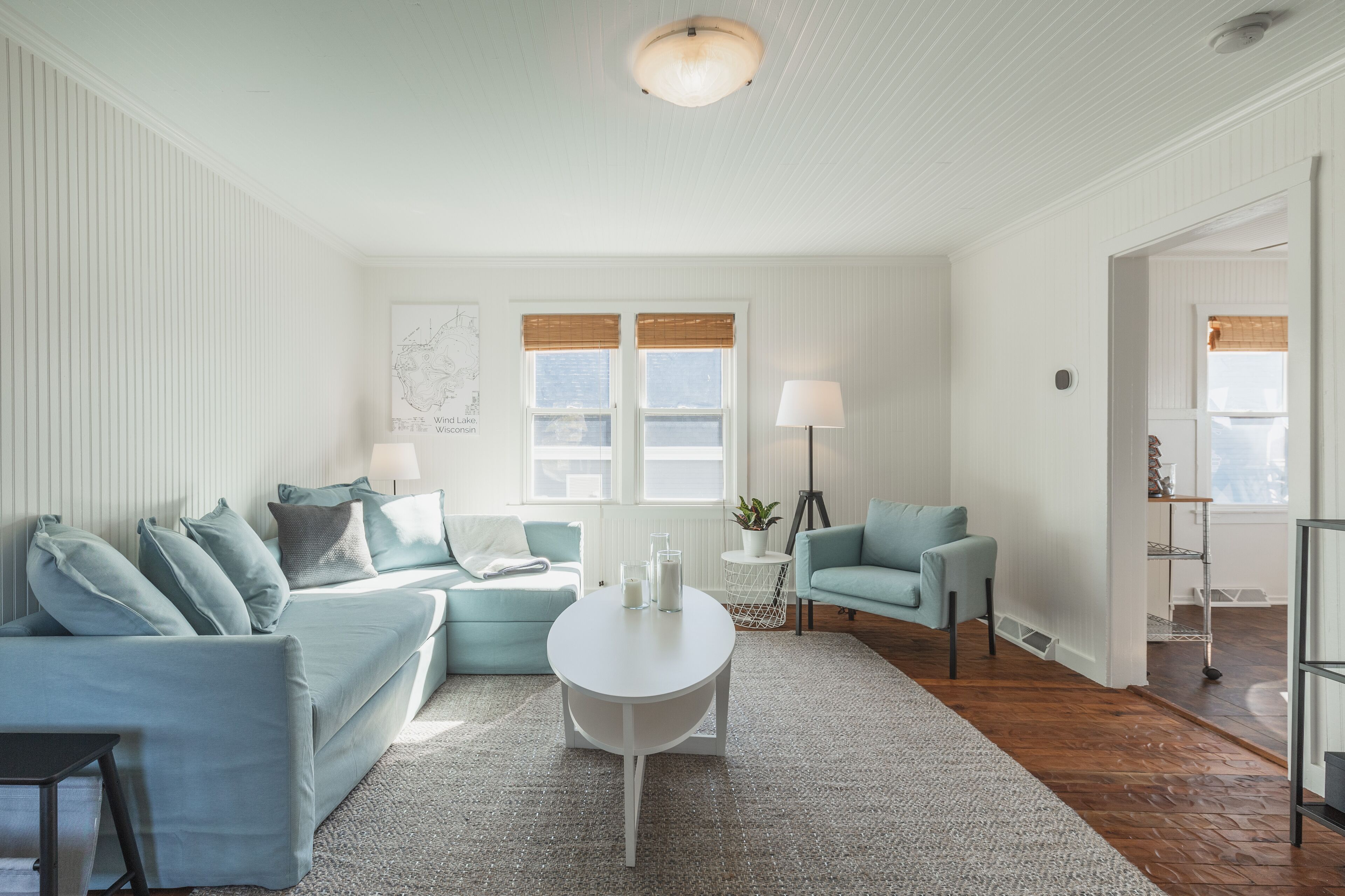 Lakeside Cottage with Inspiring Views! Master Bedroom & Lakeside Decks!