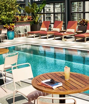 Seasonal outdoor pool - The Hoxton Chicago (Chicago)