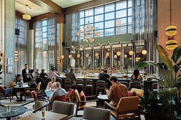 3 bars/lounges, piano bar