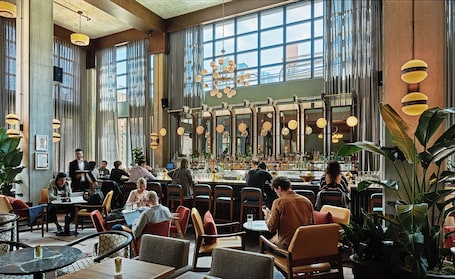 3 bars/lounges, piano bar