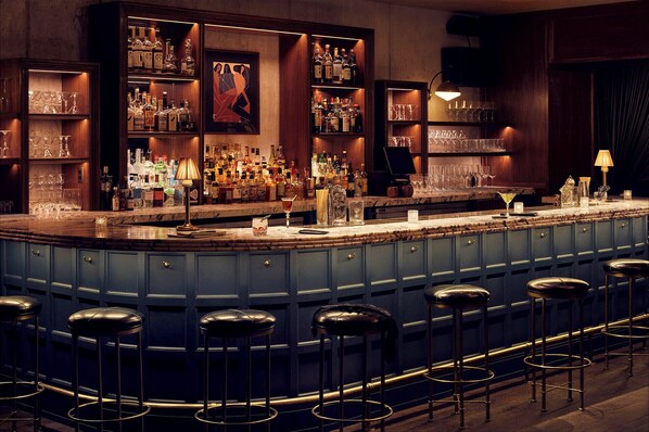 3 bars/lounges, piano bar