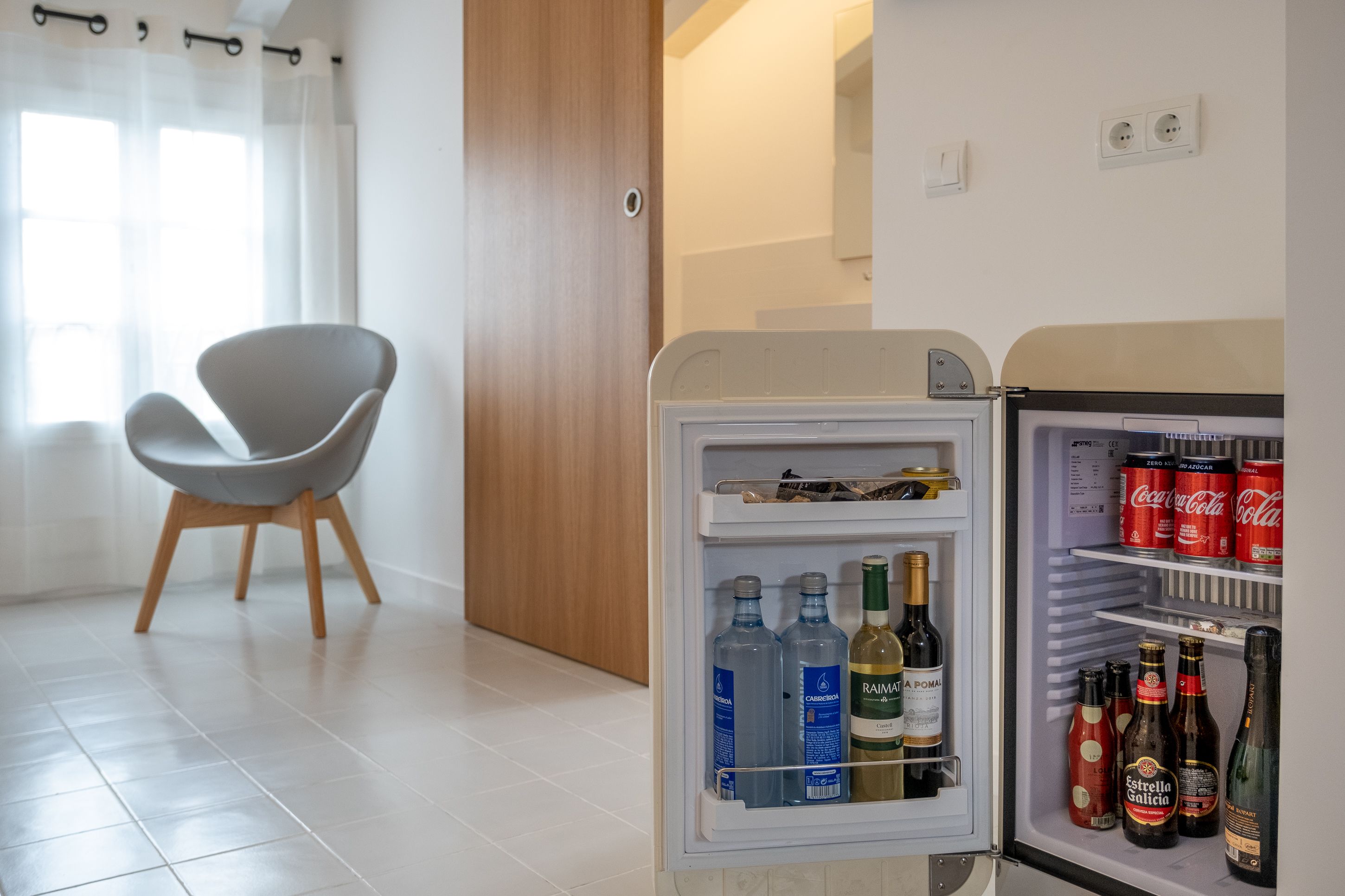 penthouse suite family room | egyptian cotton sheets, premium bedding, memory-foam beds, minibar