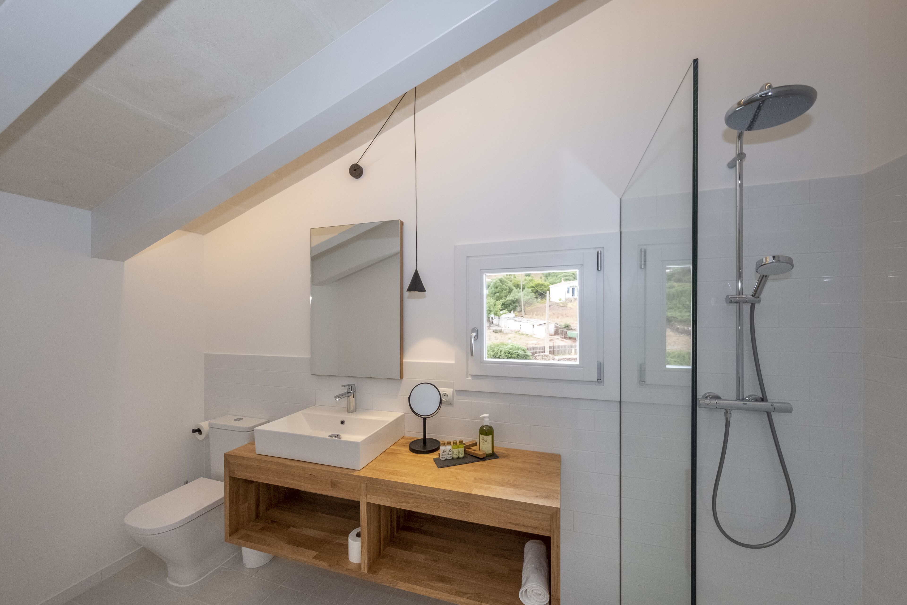 penthouse suite family room | bathroom | shower, rainfall showerhead, free toiletries, hair dryer