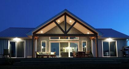 Beachfront Cottage Located In Amazing Thunder Cove