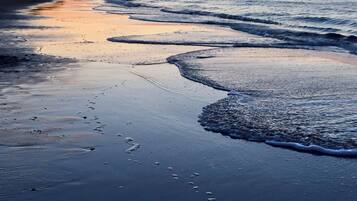Na praia, toalhas de praia