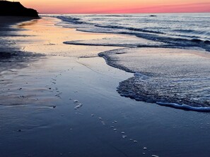 On the beach, beach towels - Beachfront Cottage Located In Amazing Thunder Cove (Kensington)