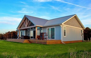 Exterior - Beachfront Cottage Located In Amazing Thunder Cove (Kensington)