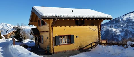 Fachada de la propiedad