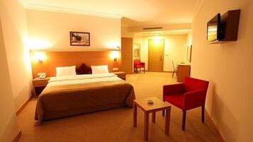 Tallelokero huoneessa, pimennysverhot, ilmainen Wi-Fi