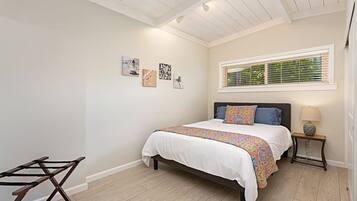 3 bedrooms, iron/ironing board, travel crib, WiFi