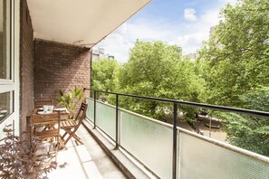 Balcony - Regents Park & Euston 1 Bedroom Apartment (London)