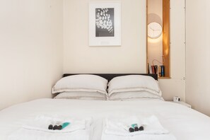 Basic Apartment, Multiple Beds