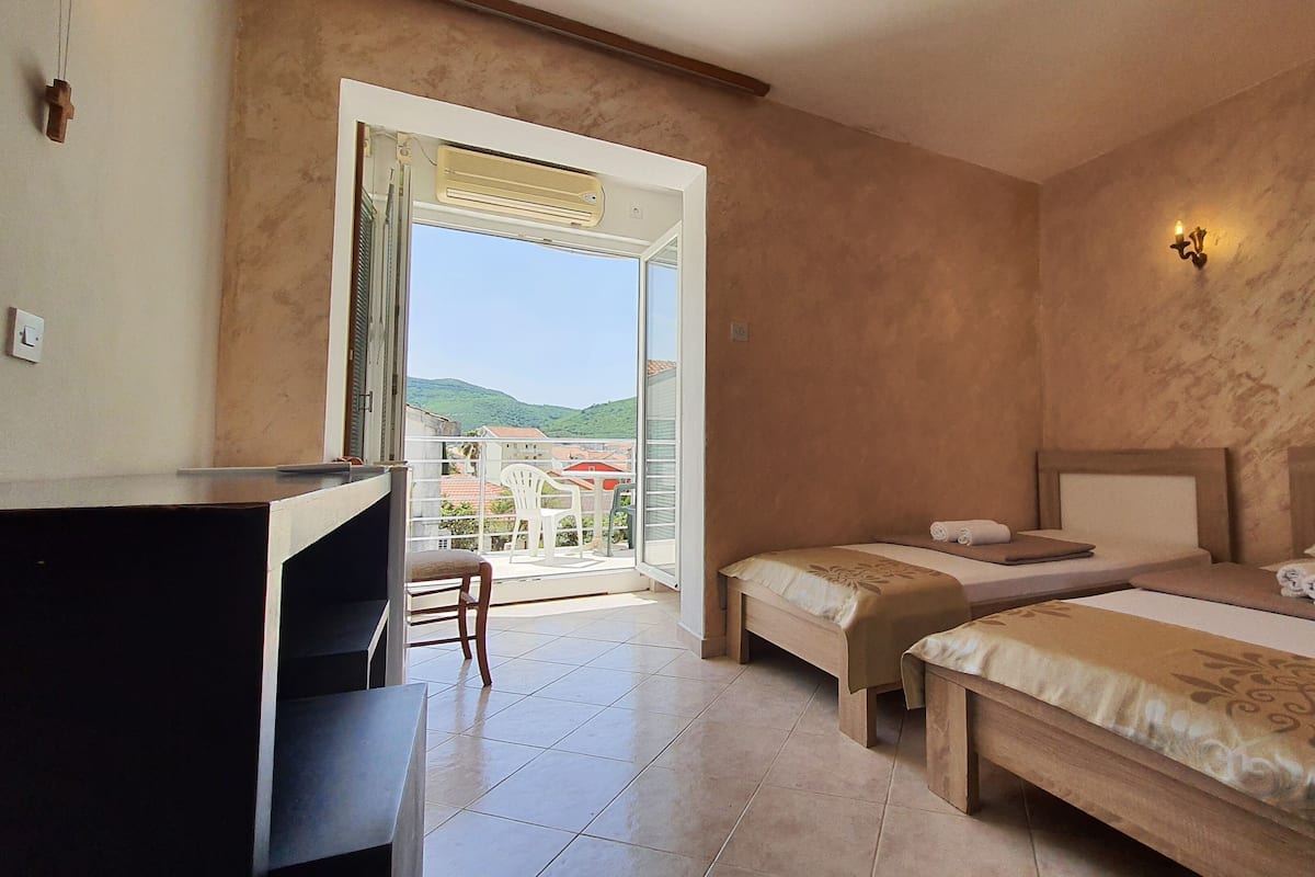 Standard Room, 2 Single Beds, Terrace | Free WiFi, bed sheets