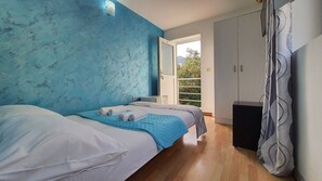 واي فاي مجانًا وملاءات أسرّة