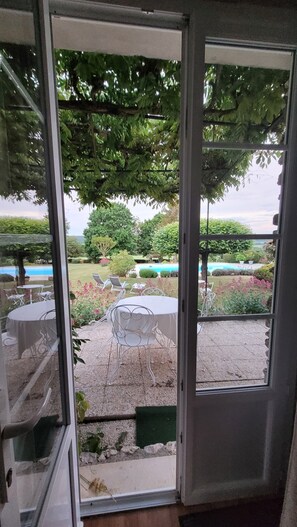 Terrace/patio - La Pocterie Chambres d'Hôtes en Vienne (Vouneuil-sur-Vienne)