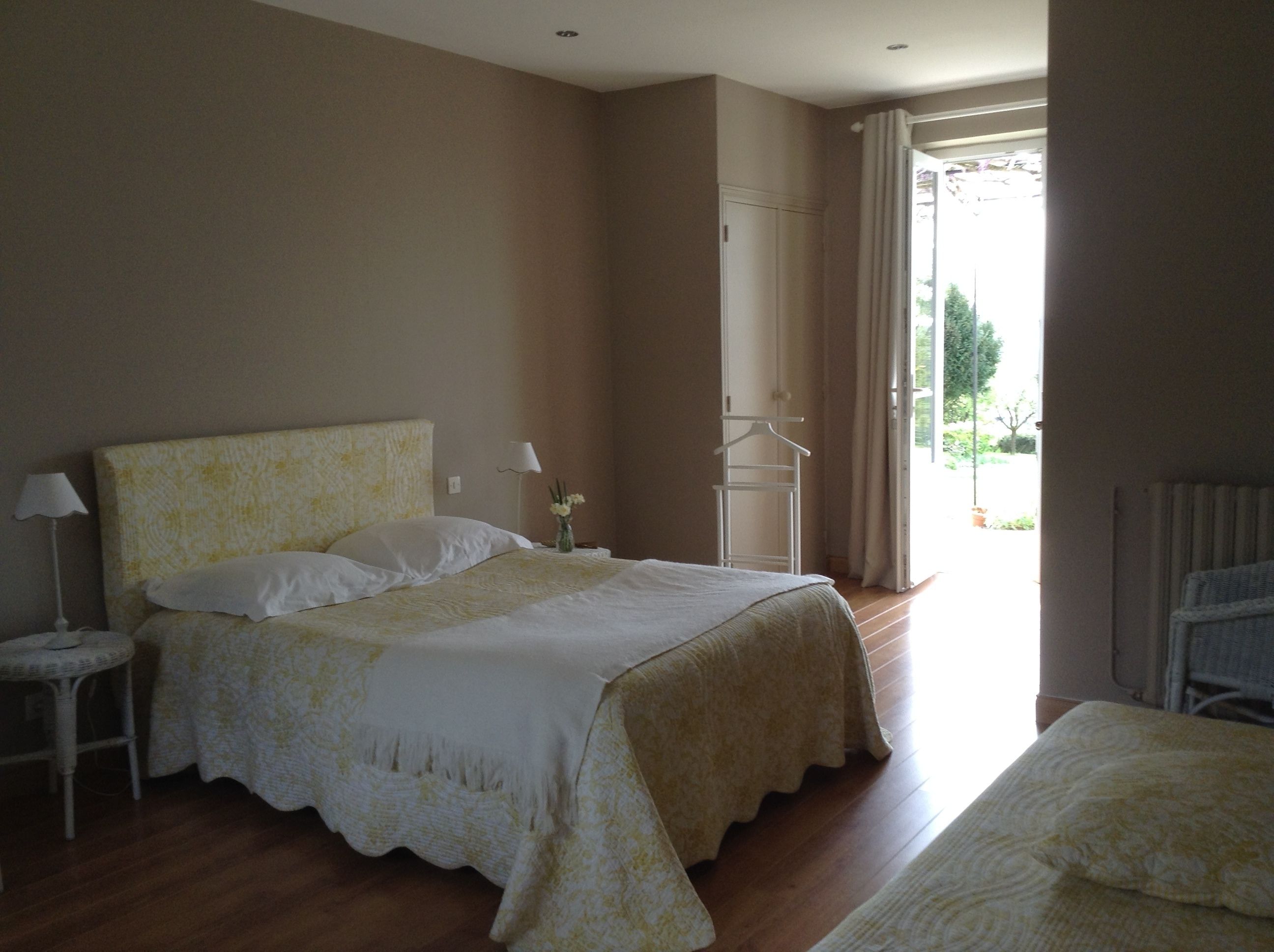 ルーム (Violettes) | 客室ごとに異なる装飾、客室ごとに異なるインテリア、デスク、防音設備