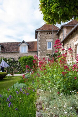 Exterior - La Pocterie Chambres d'Hôtes en Vienne (Vouneuil-sur-Vienne)