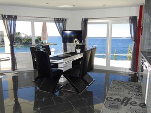 Dining - Holiday apartment with pool use and sea view (Primošten)
