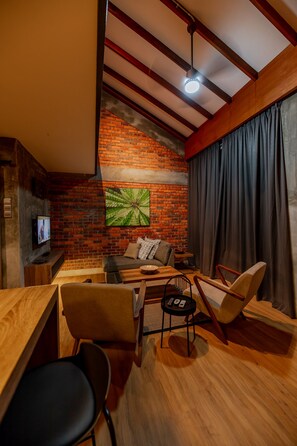 Minibar, decoración personalizada y muebles diferentes 